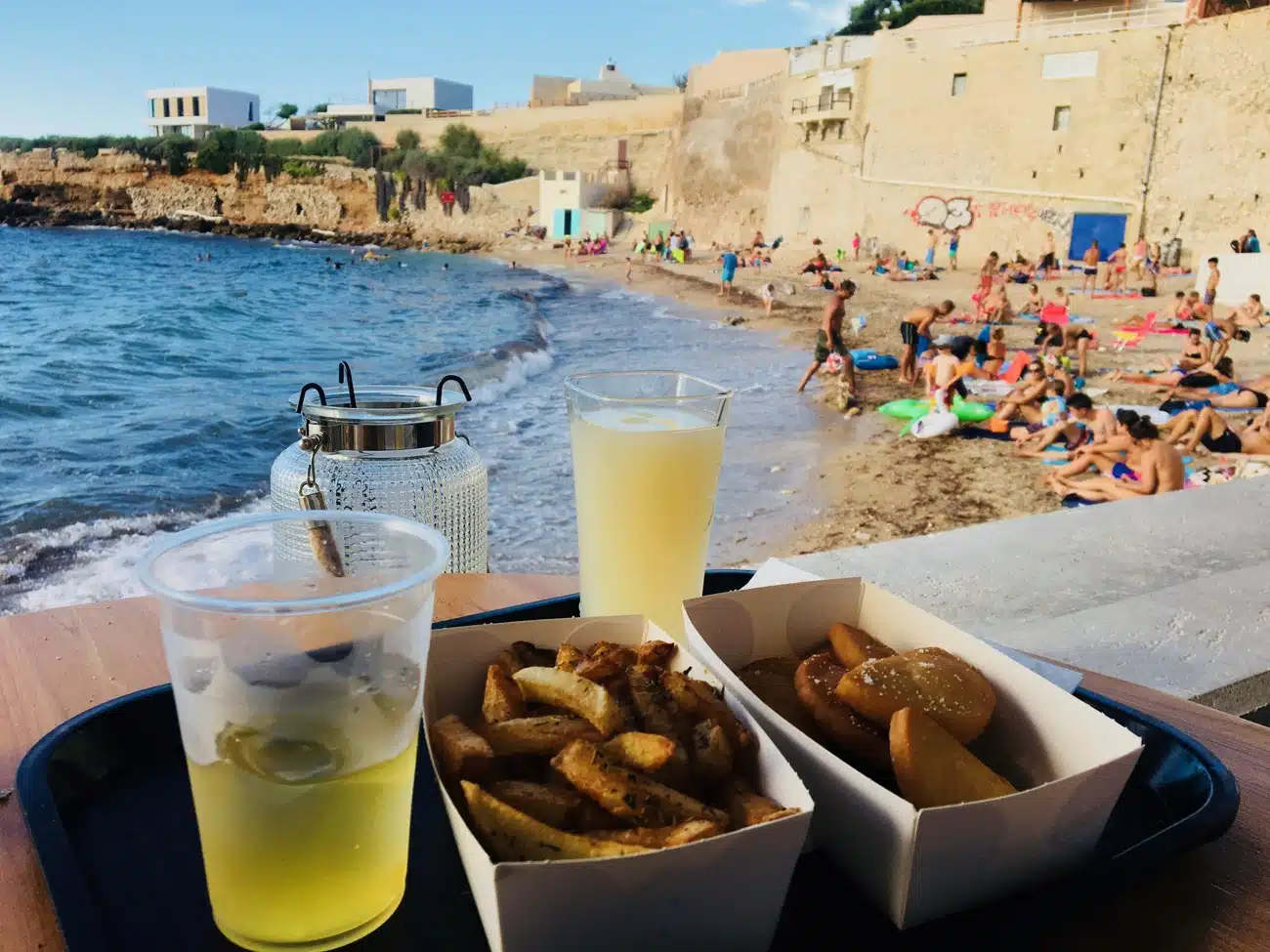 Vacances à Marseille profitez de la plage de l'Abricotier pour une baignade en famille